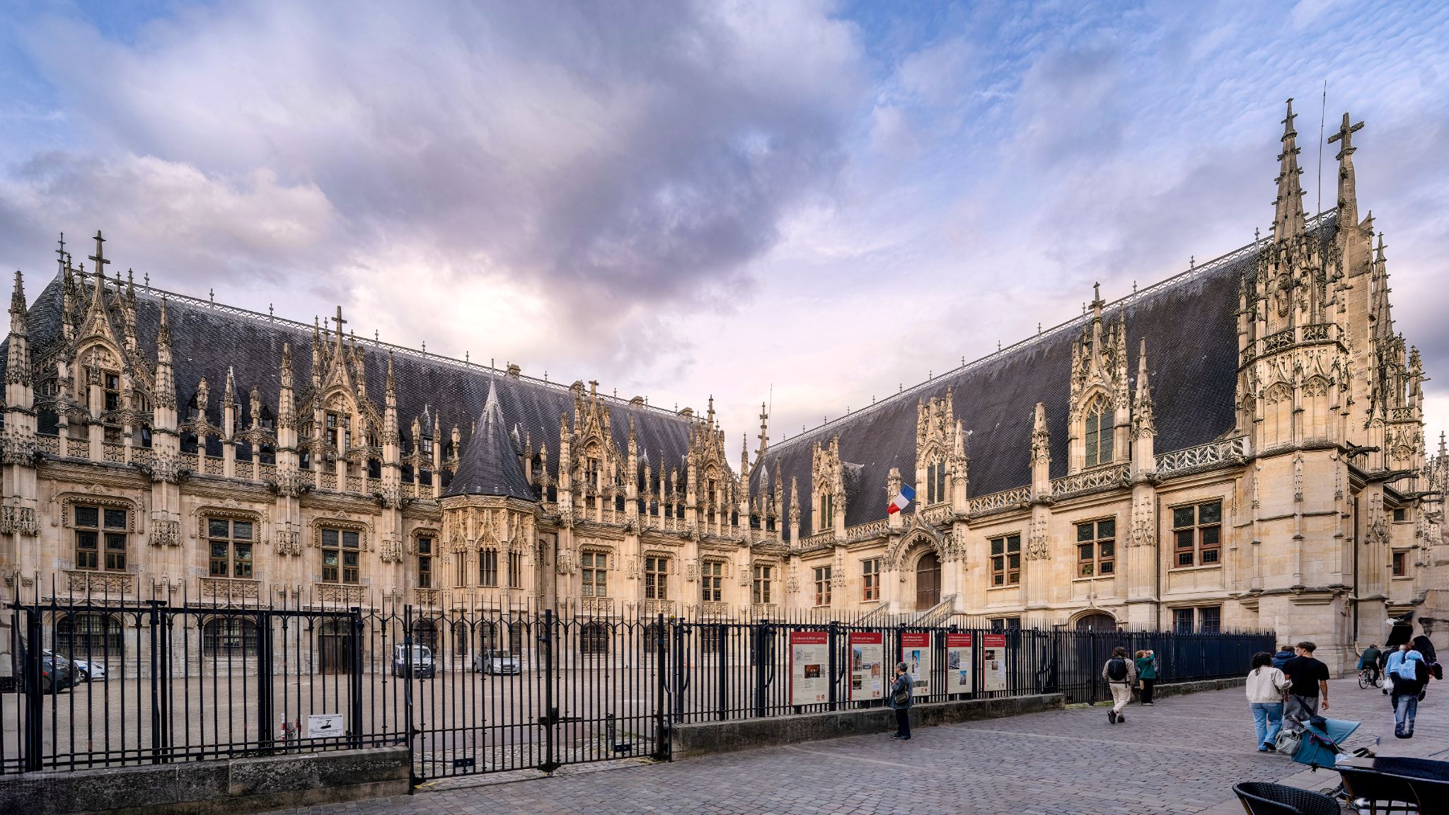 20250916 180852 Rouen   Palais de Justice   bearbeitet